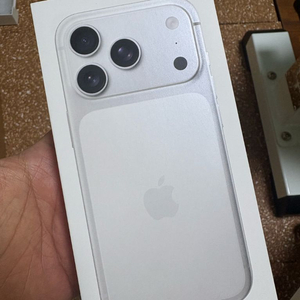 아이폰 17프로 실버 256GB 미개봉 판매 이미지