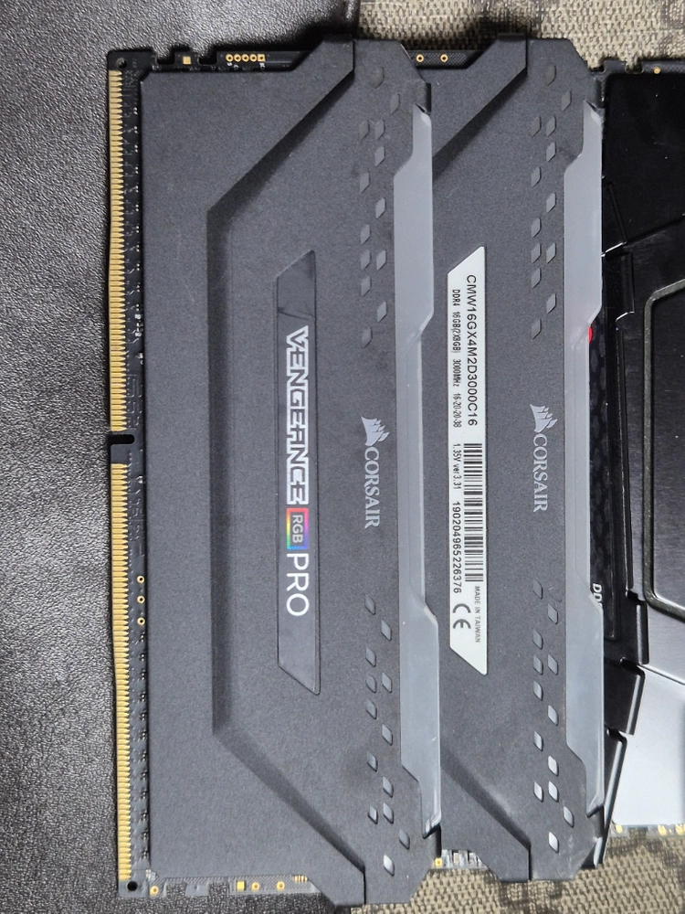 DDR4 튜닝램 16GB 32GB 64GB 판매 이미지