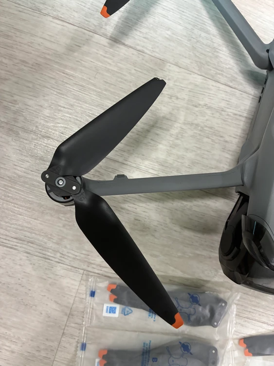 DJI AIR3 에어3 플라이모어 콤보 / RC2 조종기 이미지