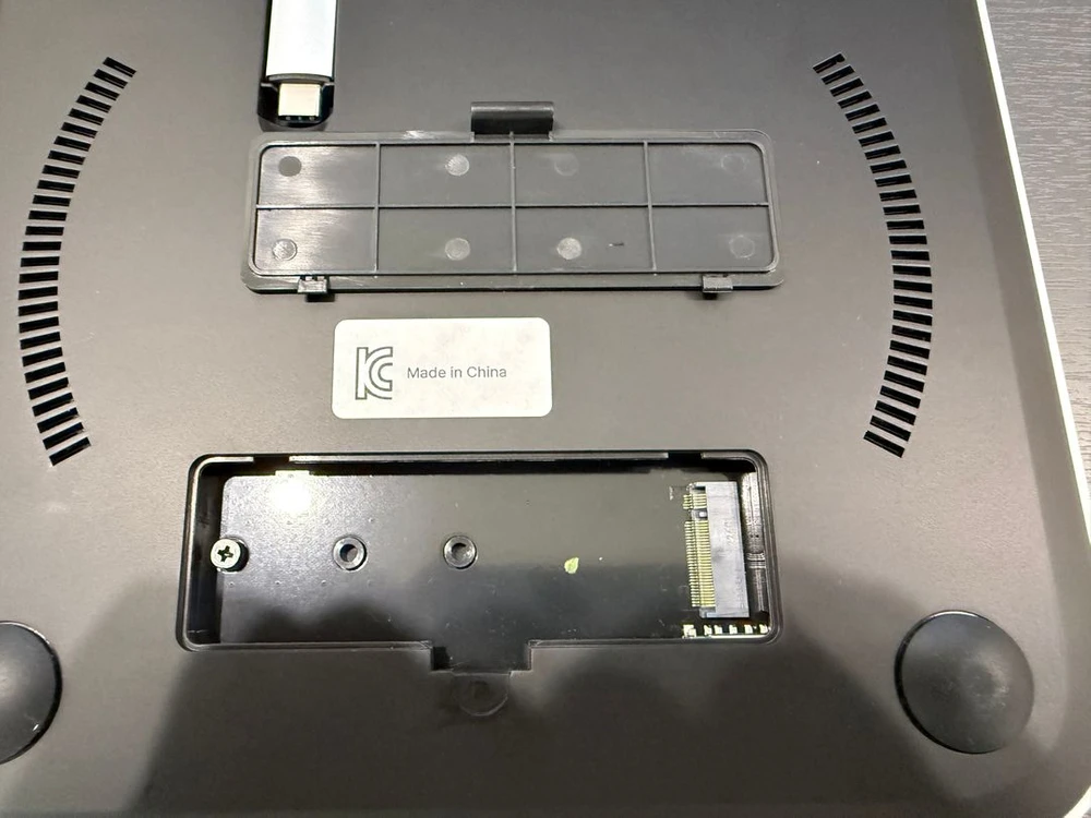 맥미니 M2 8GB 256GB 기본형 + Satechi SSD 인클로저 이미지