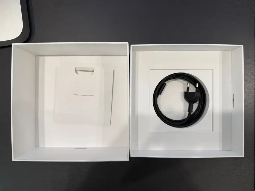 맥미니 M2 8GB 256GB 기본형 + Satechi SSD 인클로저 이미지