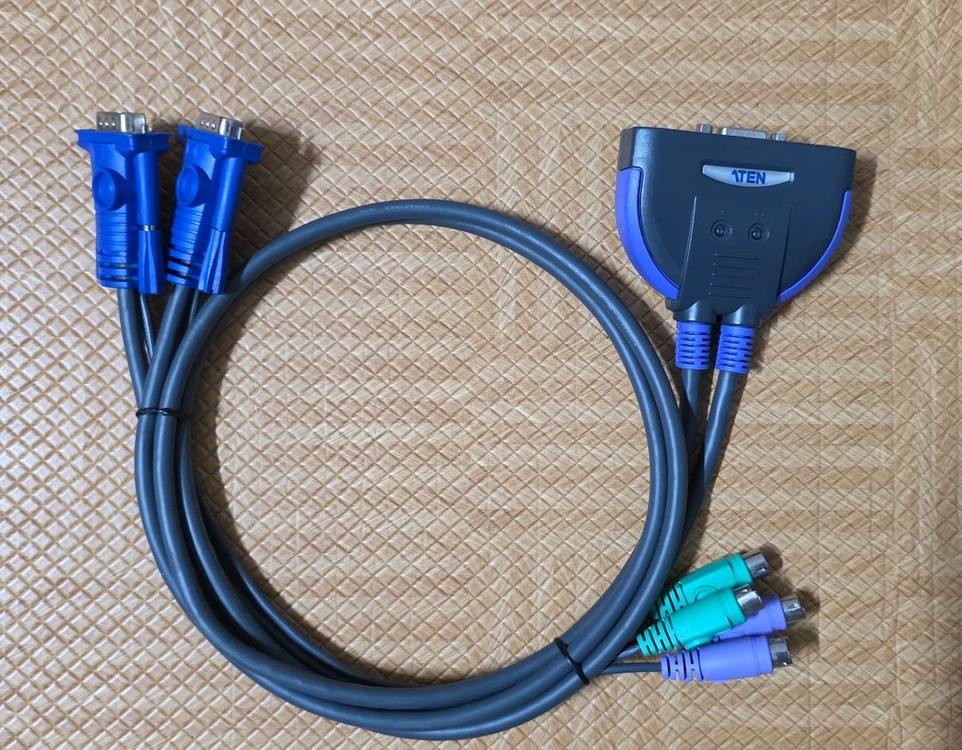 ATEN cs-62s KVM 스위치 케이블 2개 이미지