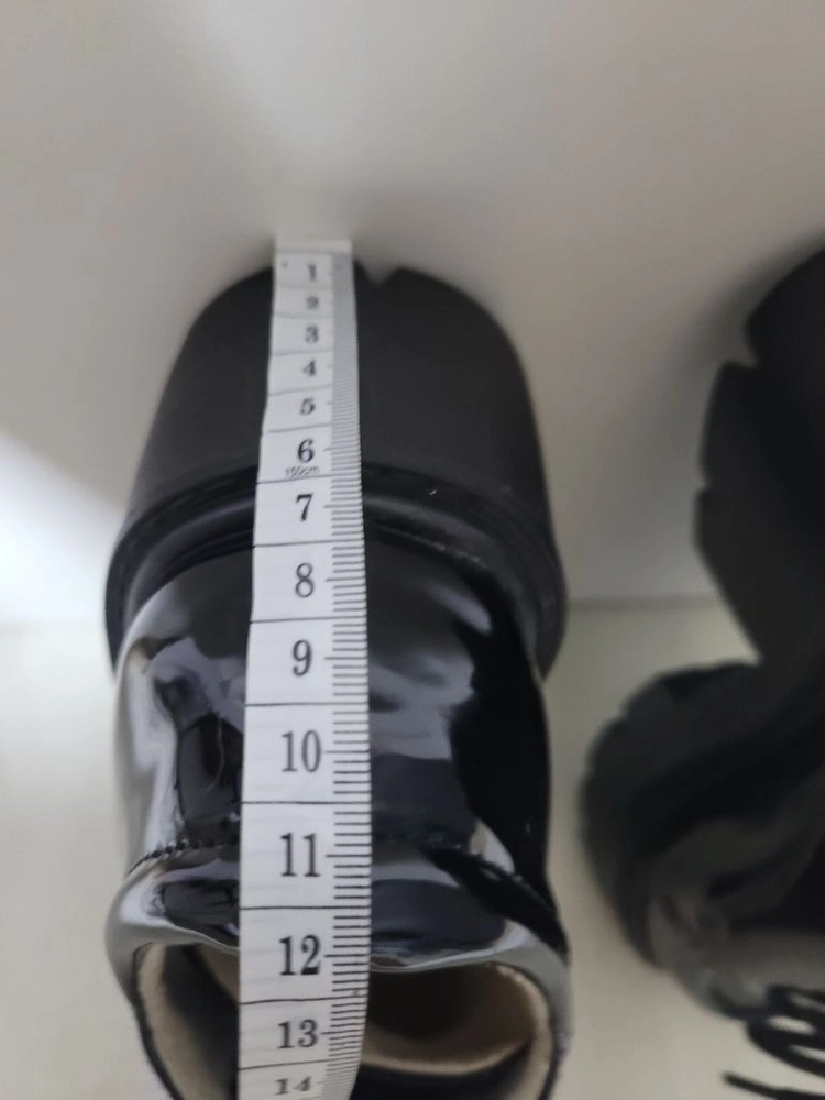 깔끔한 블랙 색상의 통굽 구두. 슈즈예요블랙 통굽 에나멜 구두 225(35사이즈) 이미지