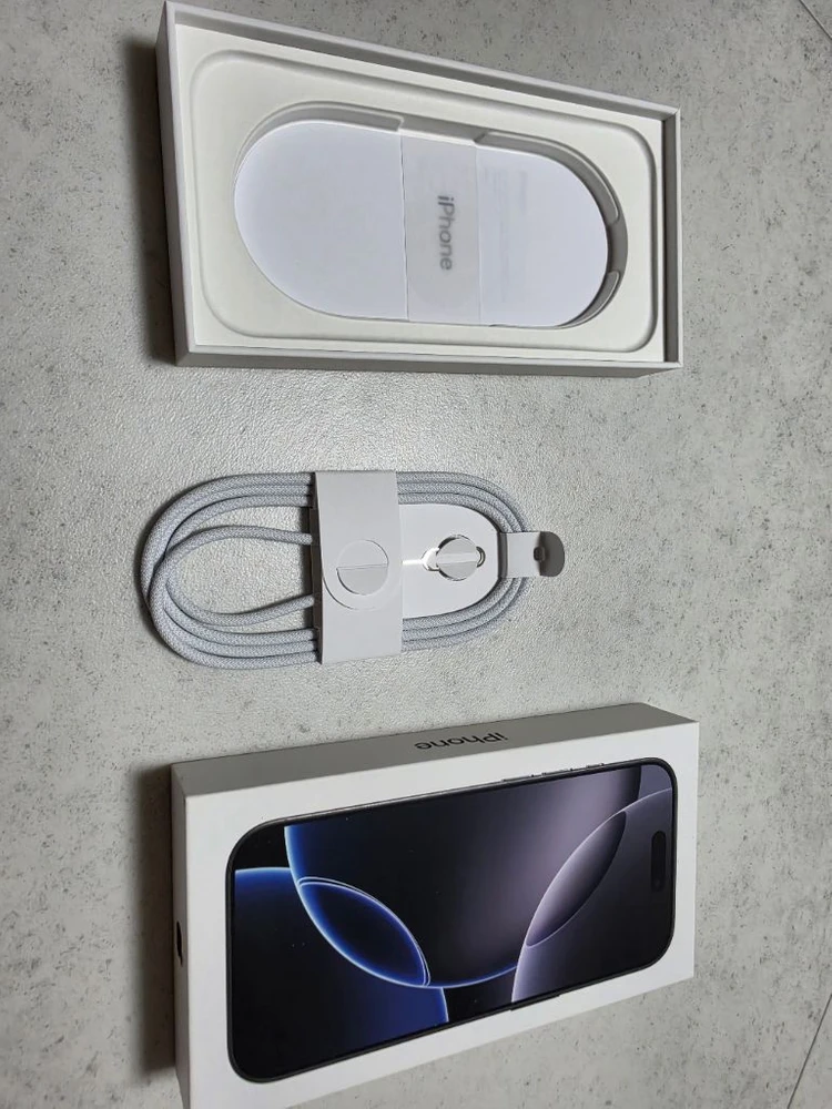 아이폰16프로256gb(티타늄블랙) 풀구성 이미지