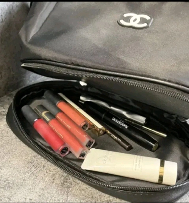 샤넬뷰티 화장품 빅파우치 이미지