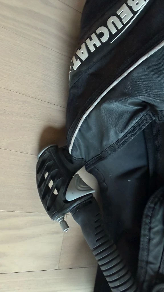 부샤 스쿠버다이빙 호흡기와 BCD 이미지