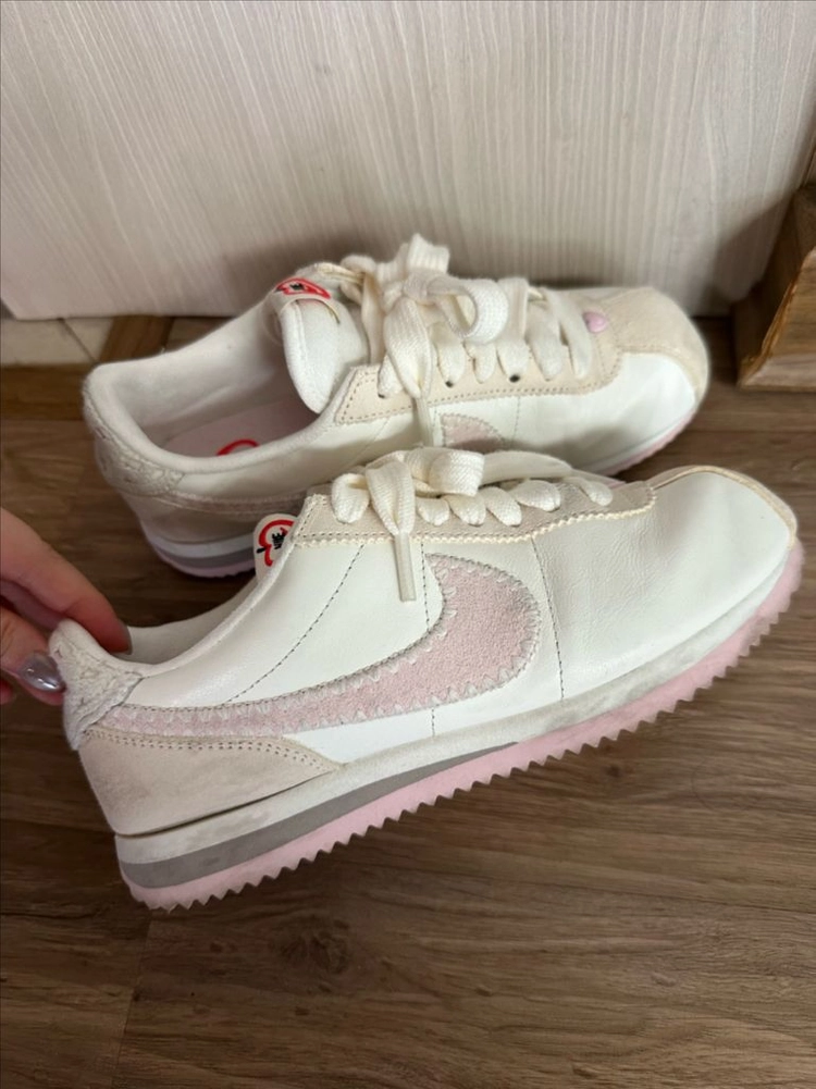 나이키 코르테즈 발렌타인데이 세일 핑크 폼 235 이미지