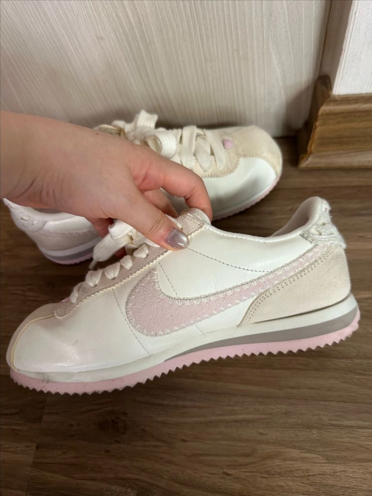 나이키 코르테즈 발렌타인데이 세일 핑크 폼 235 이미지