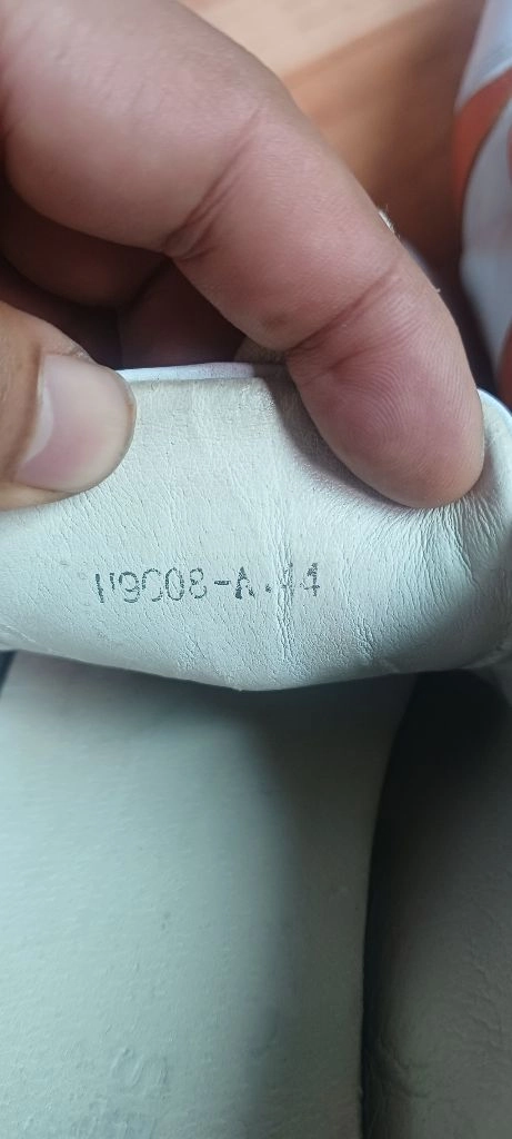 신발장정리 에르메스 퀵 스니커즈 (블랑/오렌지)에르메스 대표 라인업인 퀵 스니커즈 남성용 제품입니다. 천연 가죽 소 이미지