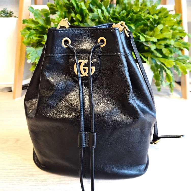 구찌 블랙 르벨 드로스트링 버킷 여성 백팩 이미지