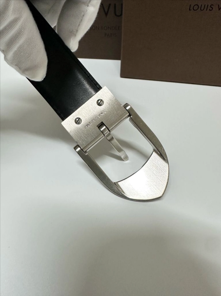 루이비통 타이가 가죽 은장 버클 벨트 이미지