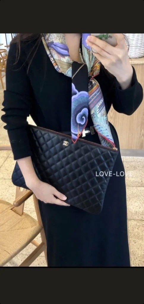 샤넬 캐비어 클러치백 라지 정품A급(감정O)구찌프라다루이비통디올고야드셀린느보테가생로랑버버리발렌시아가가방파우치가방 - 안심되는 중고거래