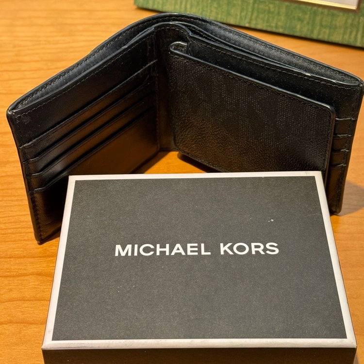 마이클코어스 (MICHAEL KORS) 남자 반지갑 이미지