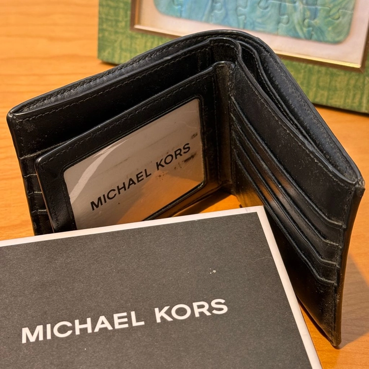 마이클코어스 (MICHAEL KORS) 남자 반지갑 이미지