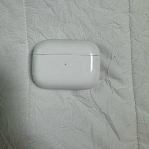에어팟 프로2 8핀(라이트닝) 충전케이스 단품 이미지
