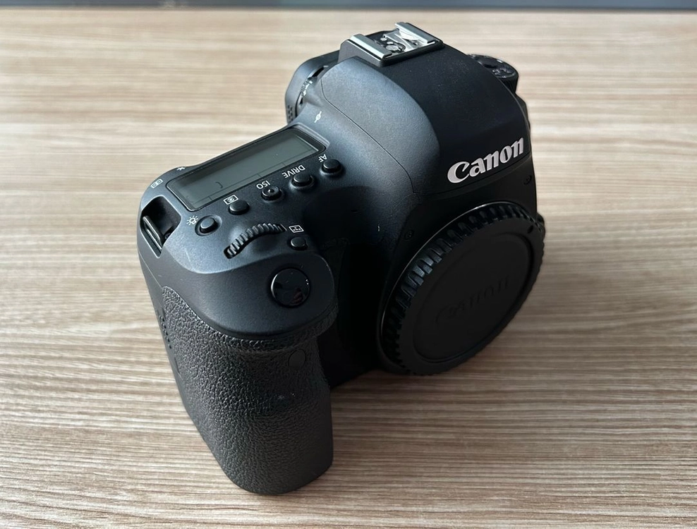 캐논 풀프레임 DSLR EOS 6D Mark2 (육두막) 바디 이미지