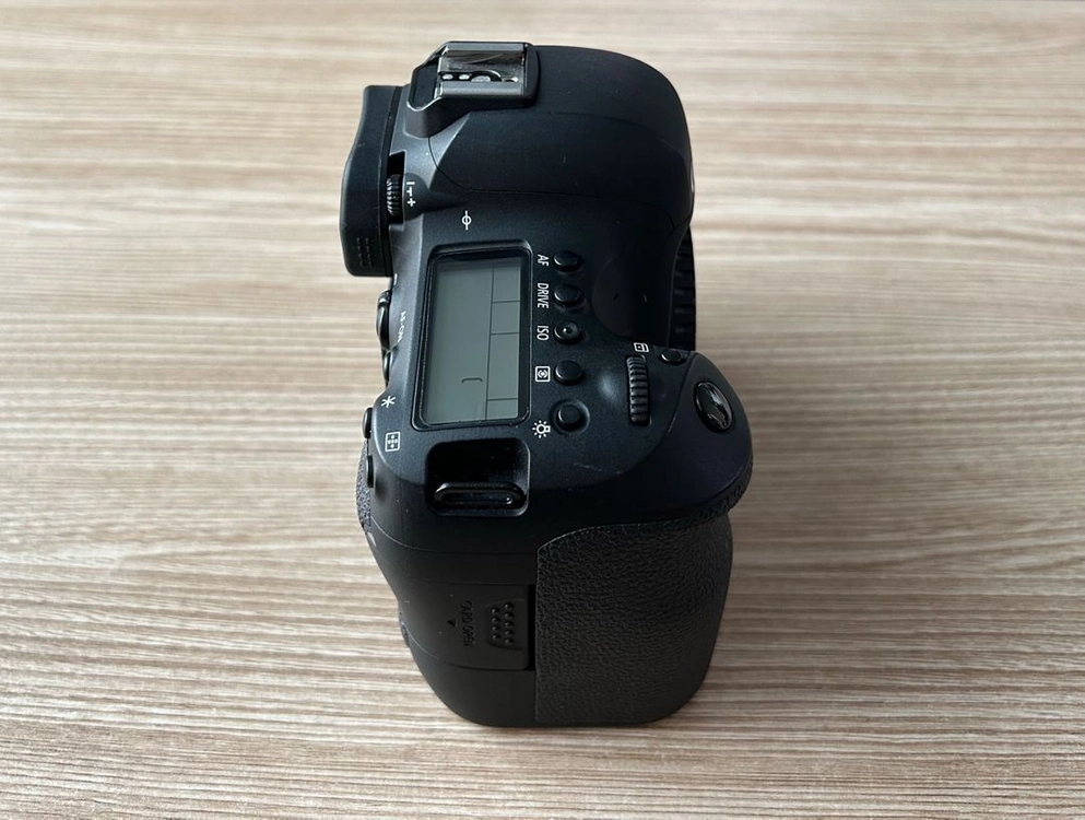 캐논 풀프레임 DSLR EOS 6D Mark2 (육두막) 바디 이미지