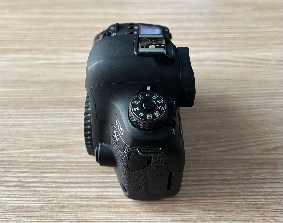 캐논 풀프레임 DSLR EOS 6D Mark2 (육두막) 바디 이미지