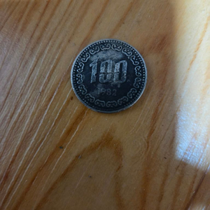1982년 100원 동전 2개 세트 이미지