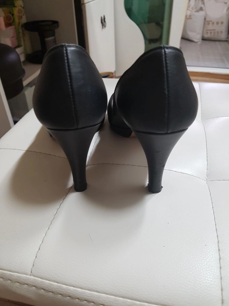 발렌시아가 하이힐 이미지