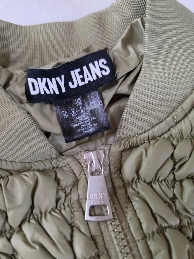 [xs] DKNY 퀼팅 셔링 디테일 구름 봄버 크롭 패딩 자켓 점퍼 이미지