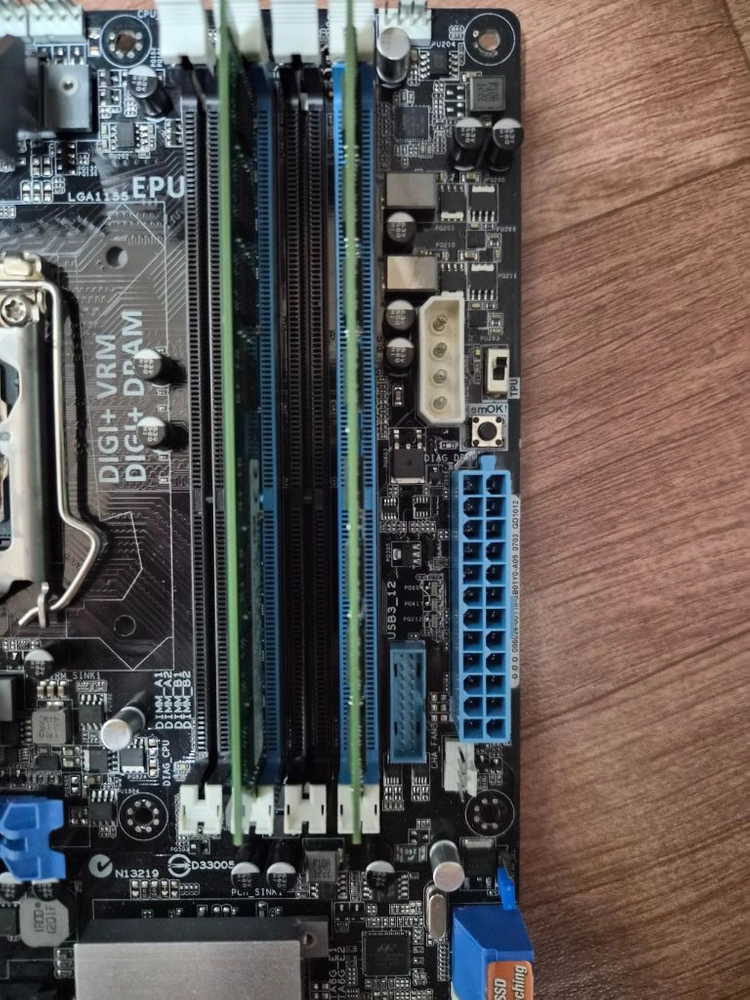 ASUS P8Z77 WS + i7 3770K + HYNIX 16G 이미지