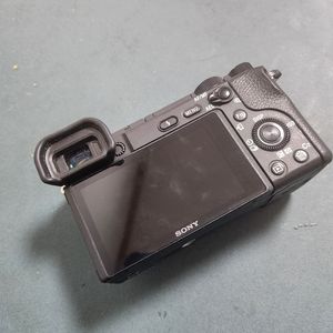 소니 a6400 미러리스 카메라 + sel35f18 렌즈 세트 이미지