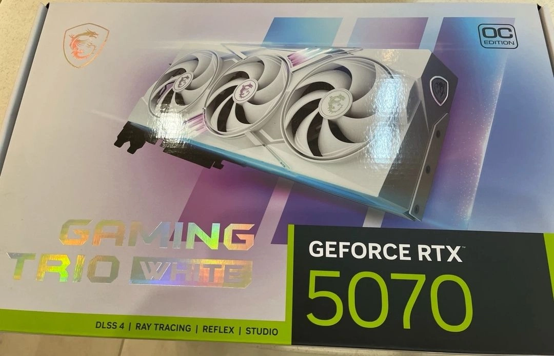 MSI RTX 5070 트리오 화이트 이미지