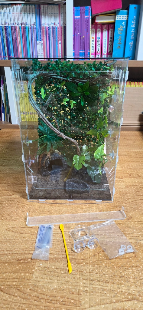 에버리움 도마뱀 사육장 30x30x45 - 안심되는 중고거래
