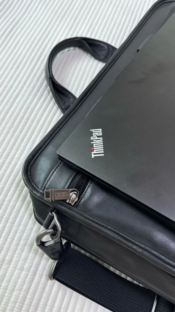 투미 TUMI 가죽 서류가방(16인치 노트북 수납가능) 이미지