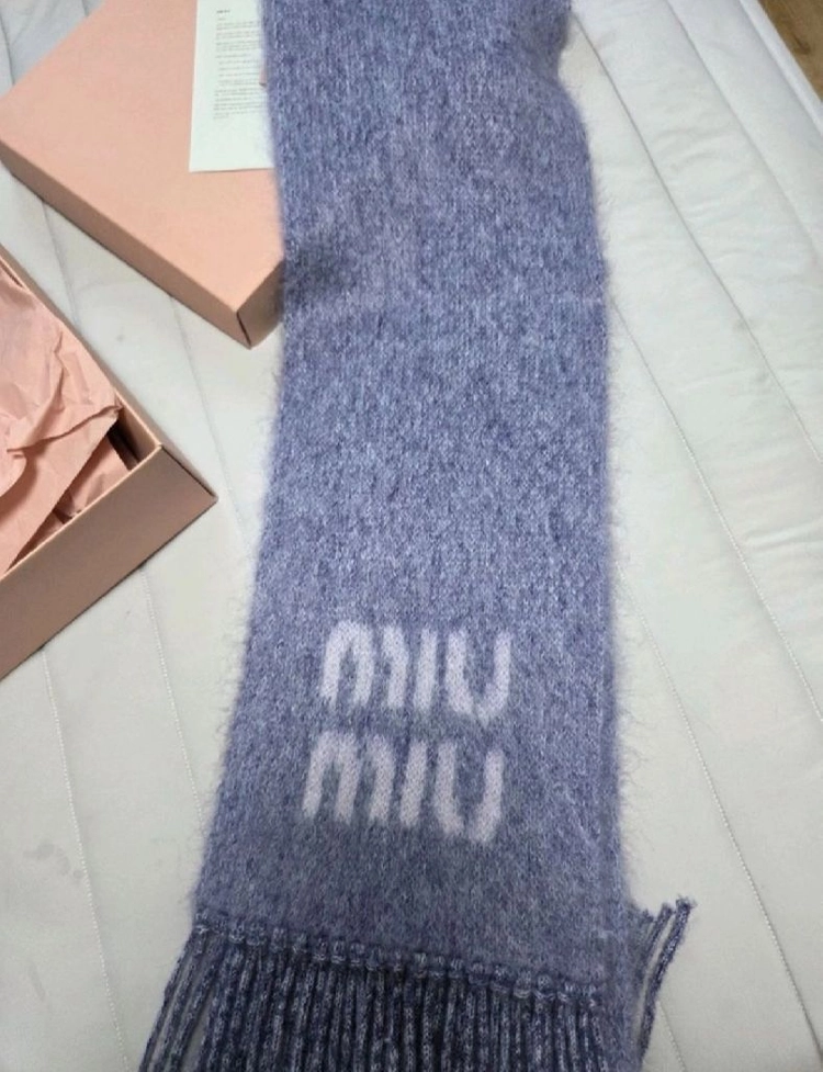 미우미우 모헤어 머플러 이미지