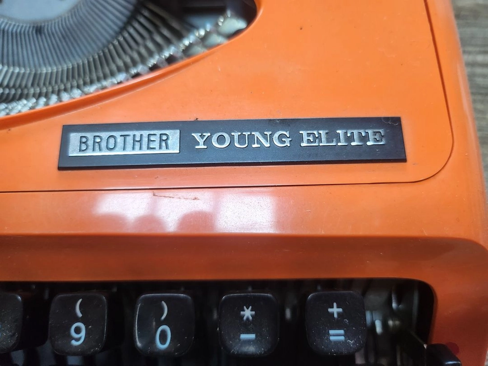 BROTHER YOUNG ELITE 빈티지 영문 타자기 판매합니다. 이미지