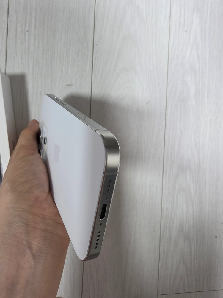 아이폰 16 프로 256GB 화이트 이미지