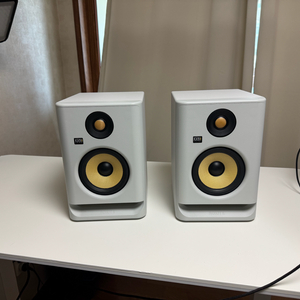 KRK ROKIT 5 G4 화이트 1조(2통) 이미지