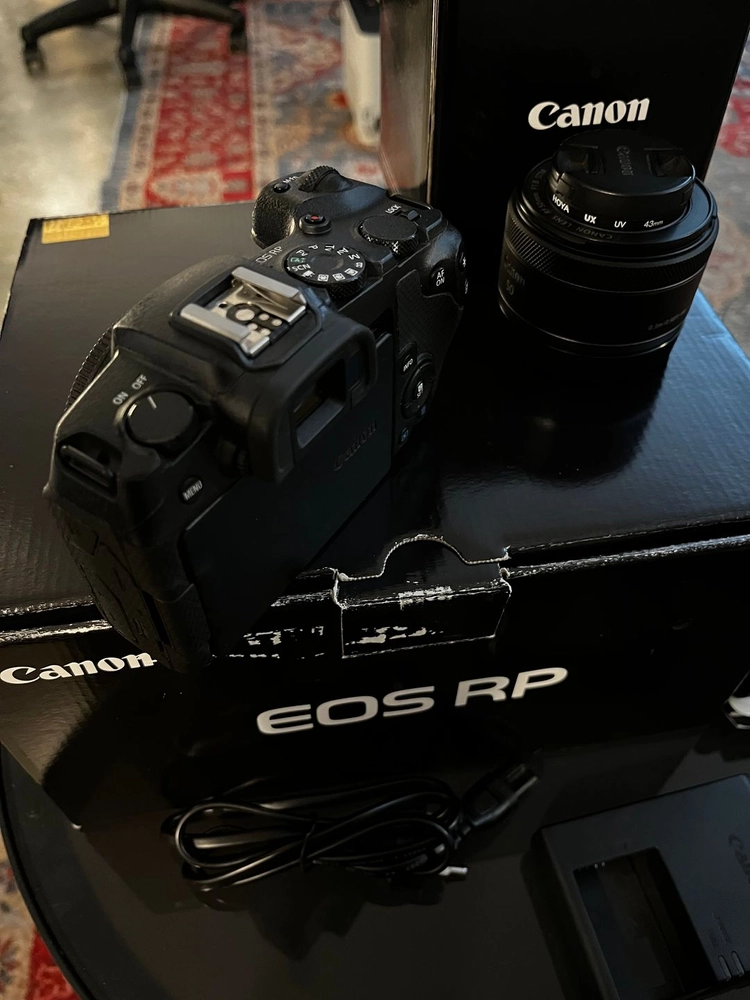 캐논 EOS RP + RF 50mm F1.8 + 케이지 세트 판매합니다. 이미지