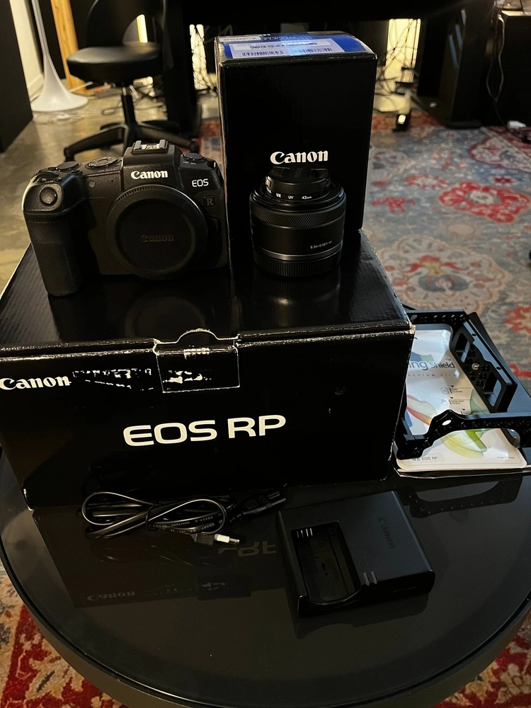 캐논 EOS RP + RF 50mm F1.8 + 케이지 세트 판매합니다. 이미지