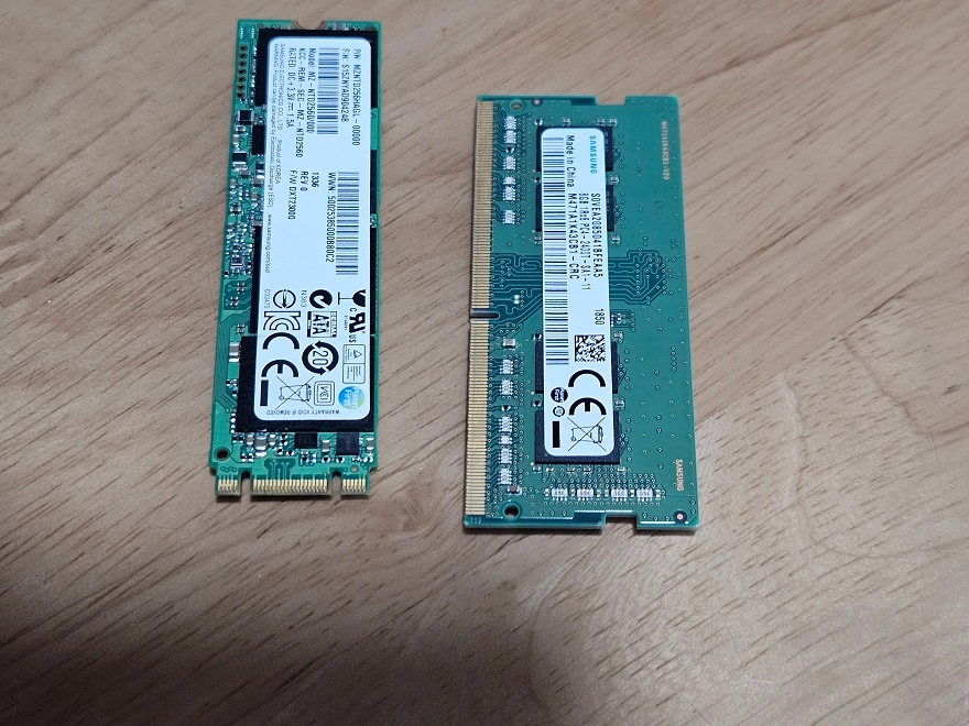 NVMe SSD 256GB + 메모리 4GB 세트 이미지