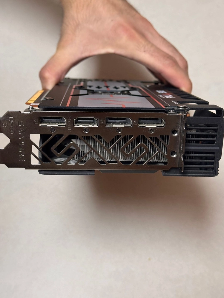 사파이어 PULSE 라데온 RX 5700 XT 8GB 그래픽카드 이미지