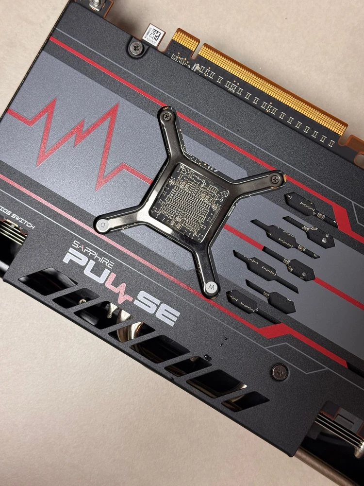 사파이어 PULSE 라데온 RX 5700 XT 8GB 그래픽카드 이미지