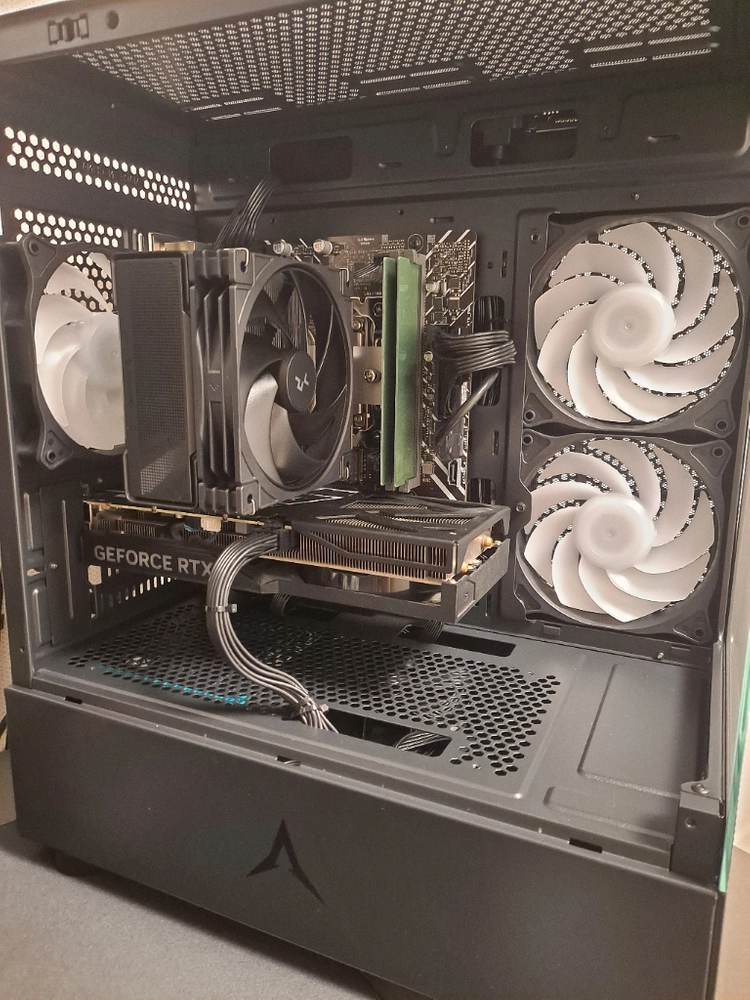 게이밍 컴퓨터 i5-12400 # RTX 4060TI # 512SSD # 16기가 램 데스크탑 - 안심되는 중고거래