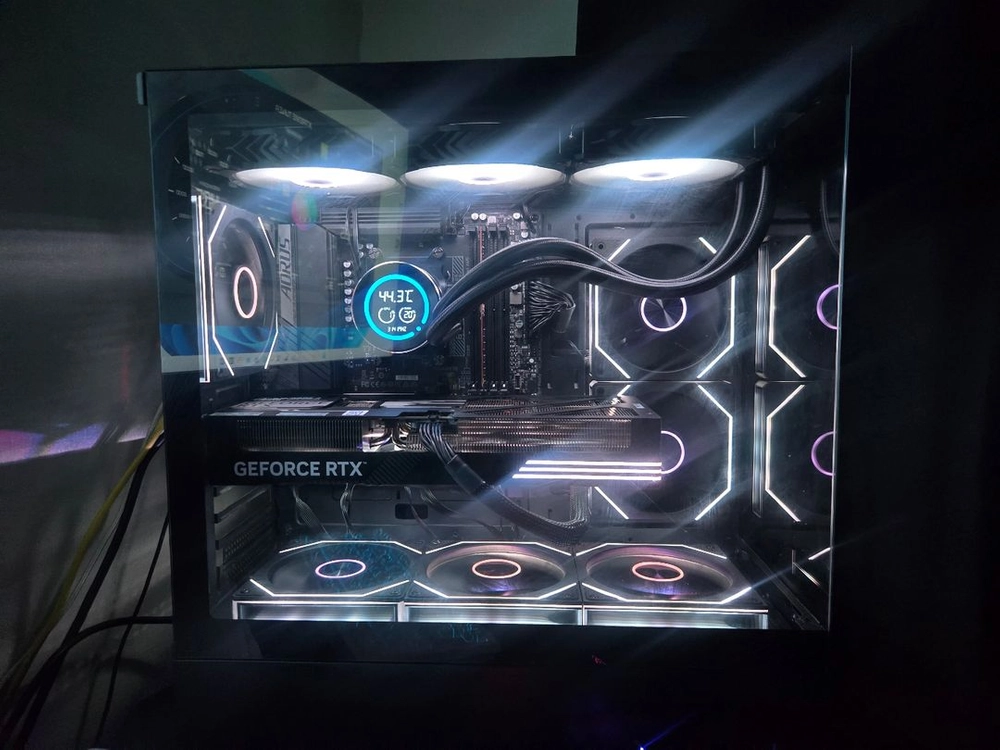 라이젠 7800X3D RTX 5070 32G 1TB 게이밍 컴퓨터 본체 이미지