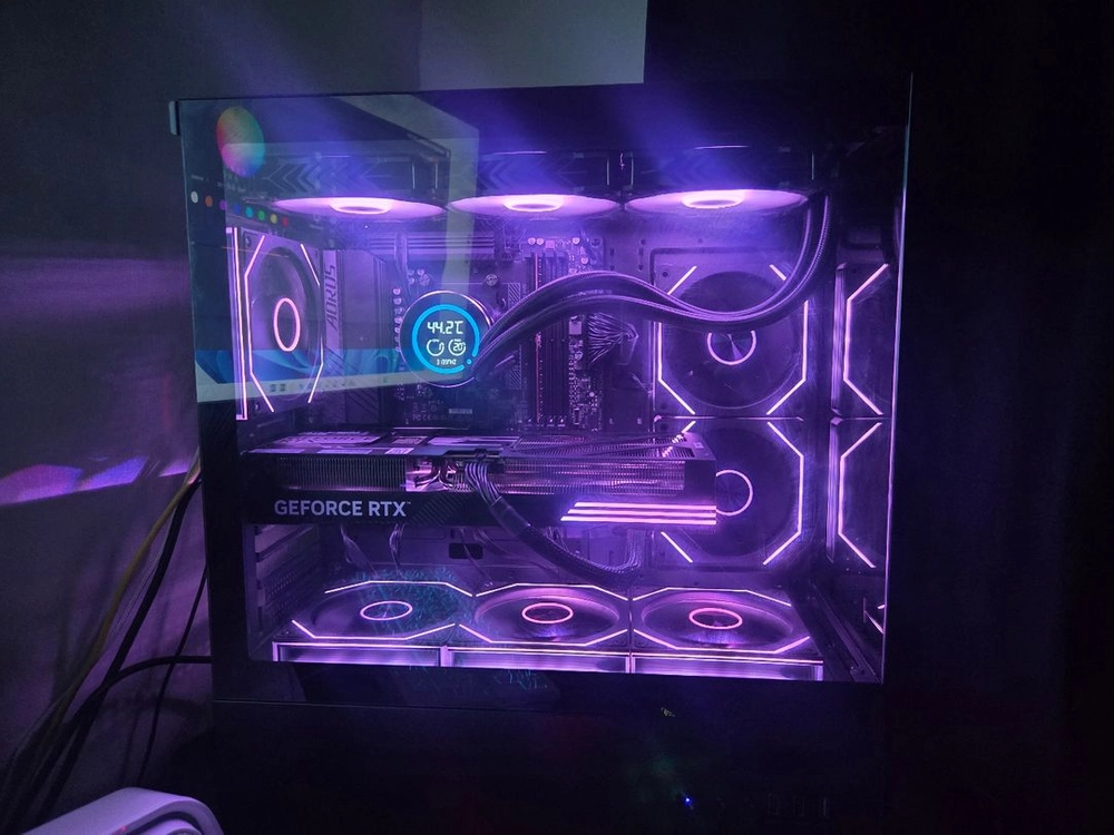 라이젠 7800X3D RTX 5070 32G 1TB 게이밍 컴퓨터 본체 이미지