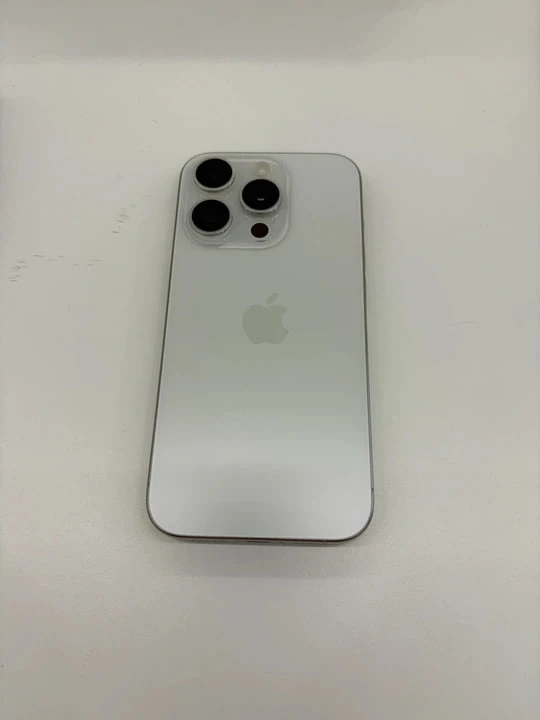 아이폰15 프로 화이트 티타늄 256GB - 안심되는 중고거래