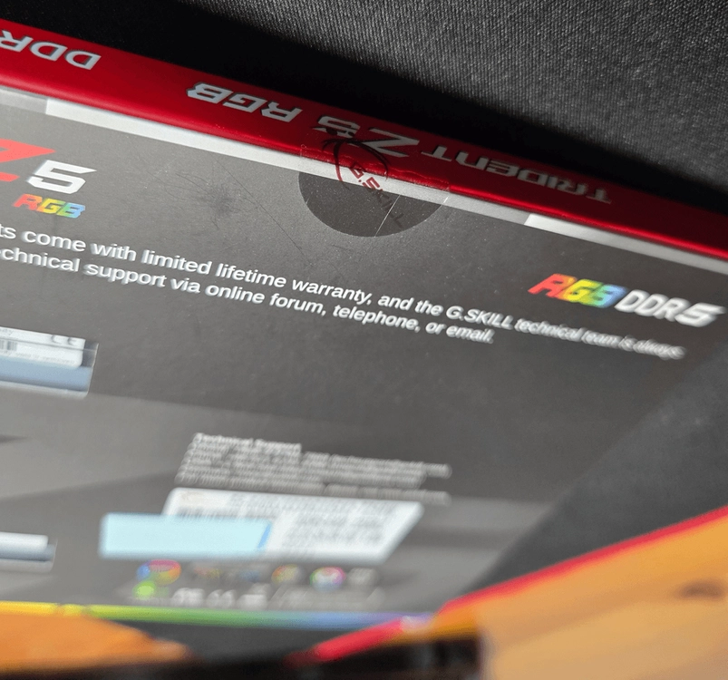 미개봉 신품 지스킬 DDR5-6400 CL32 TRIDENT Z5 RGB 화이트 패키지 (64GB(32Gx2)) 이미지