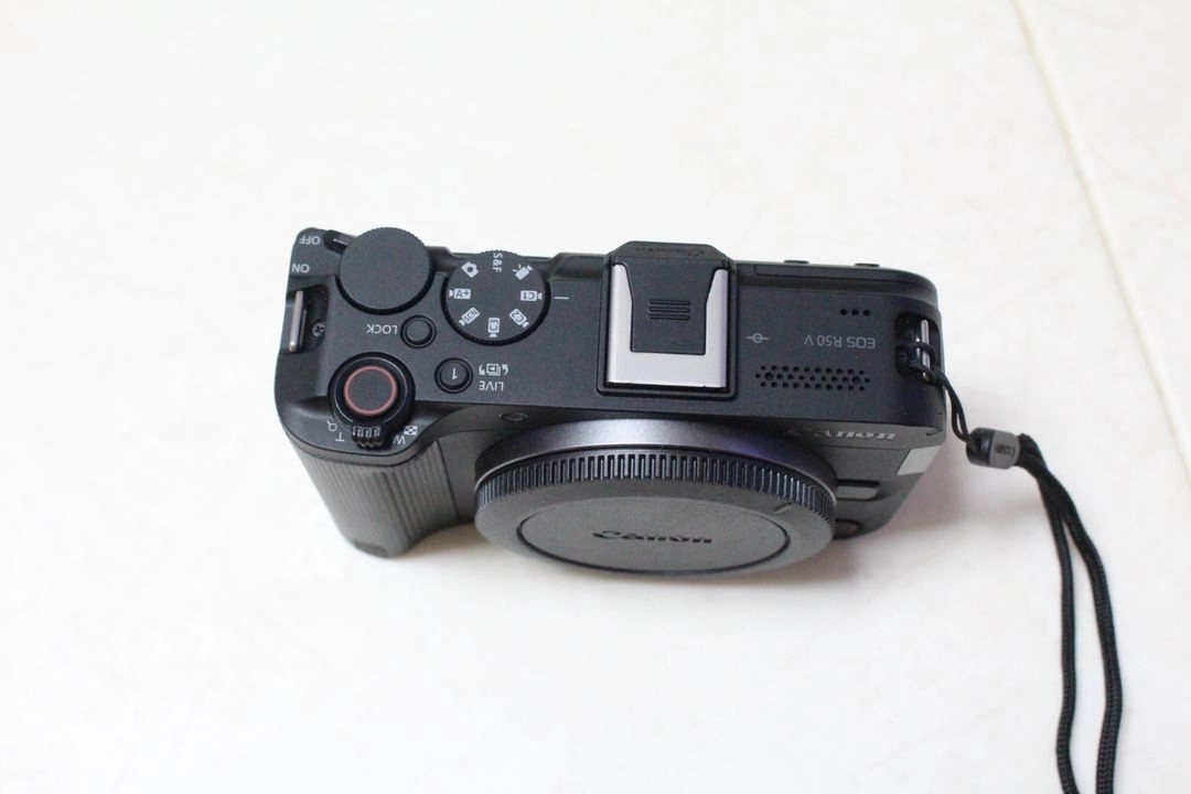 캐논 EOS R50V 바디 영상 입문자용 이미지