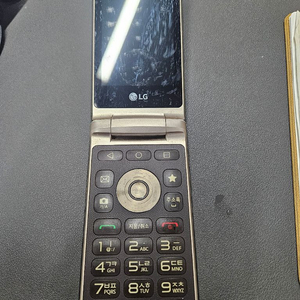 LG 와인 스마트 재즈 폴더폰 F610S 이미지