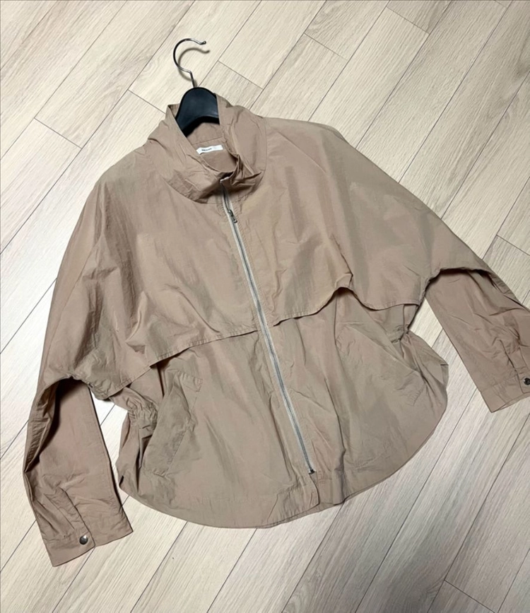 데일리룩 DAILYLOOK 프라 썸머 점퍼 베이지 바스락 경량 바람막이 자켓 야상 이미지
