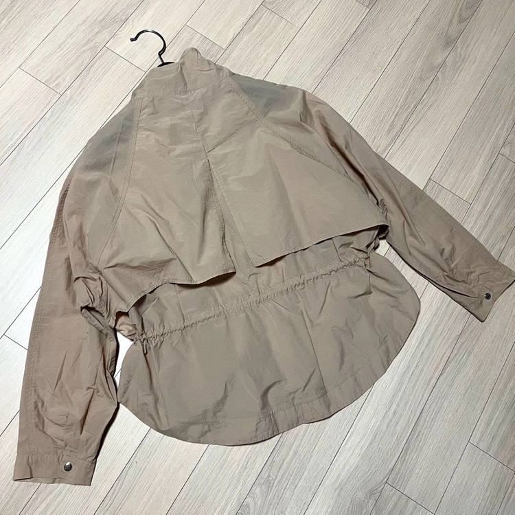 데일리룩 DAILYLOOK 프라 썸머 점퍼 베이지 바스락 경량 바람막이 자켓 야상 이미지