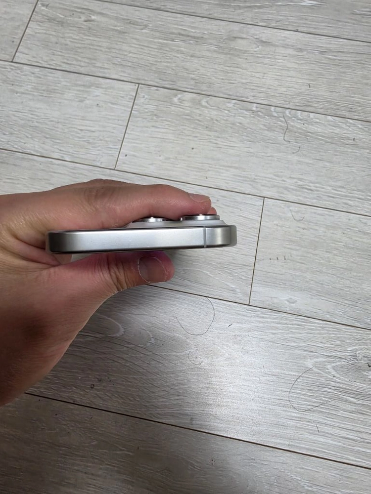 아이폰16프로 화이트 128GB 팝니다 이미지