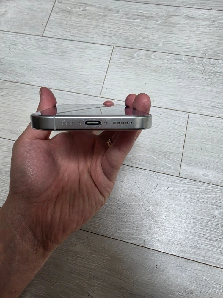 아이폰16프로 화이트 128GB 팝니다 이미지